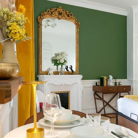 Parking & Terrasse Pres Du Centre *