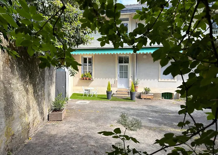 Parking & Terrasse Pres Du Centre Nantes