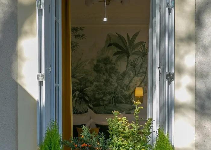 Parking & Terrasse Pres Du Centre * نانت