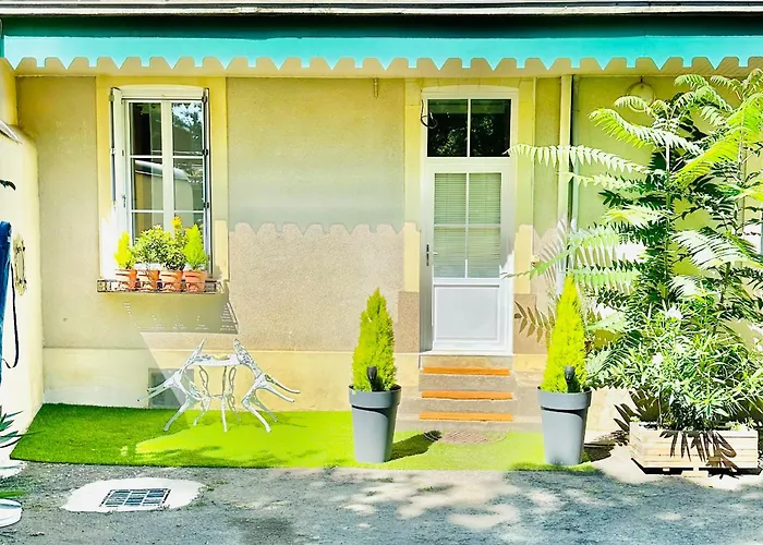 Parking & Terrasse Pres Du Centre نانت