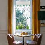 Parking & Terrasse Pres Du Centre *