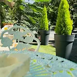 Parking & Terrasse Pres Du Centre Апартаменты