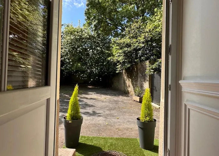 Parking & Terrasse Pres Du Centre *